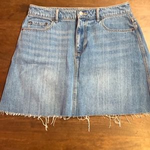 NWOT Old Navy denim skirt, size 8